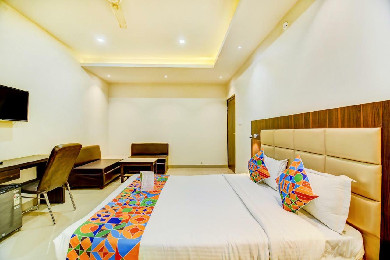 Fabhotel Solitaire Inn Kanpur Buitenkant foto